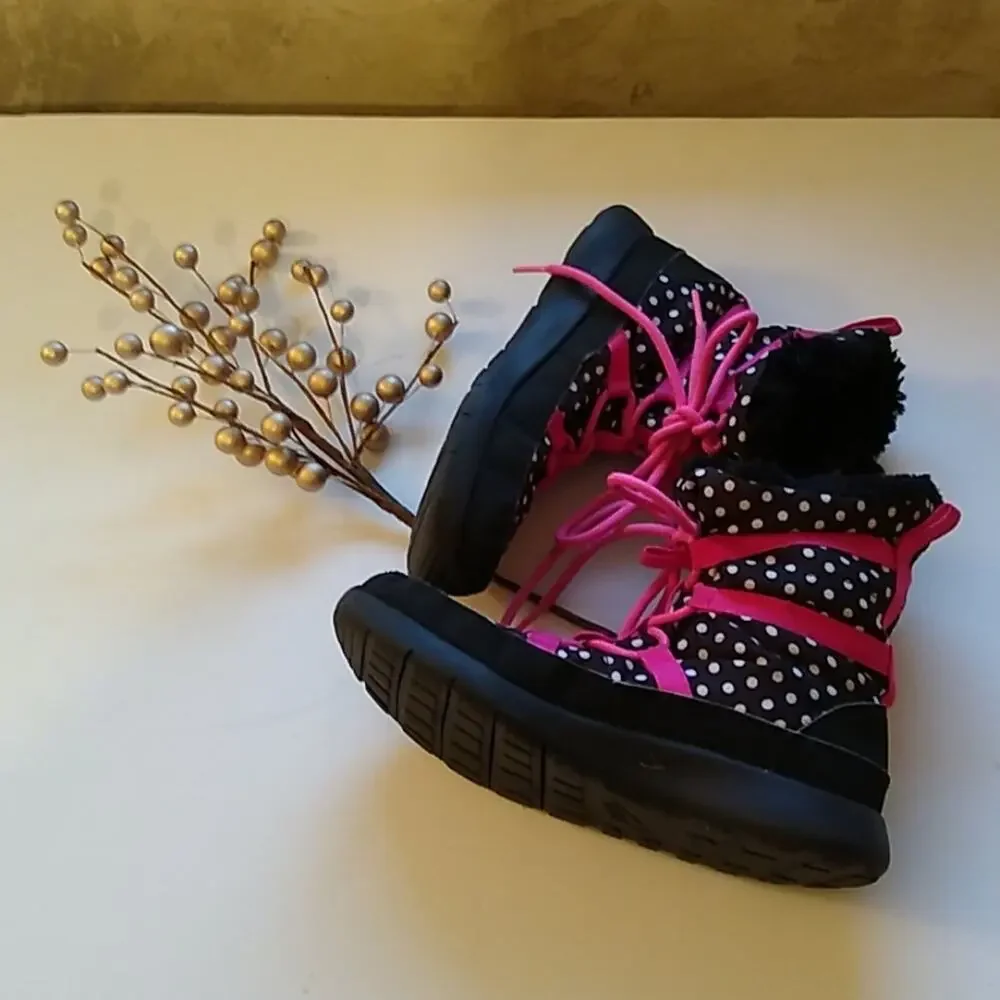 Nike size 3T boots with velcro for opening
